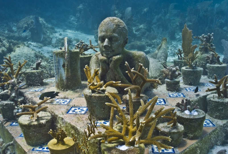 Illustration for article titled The Astonishing Treasures of Underwater Art Galleries
